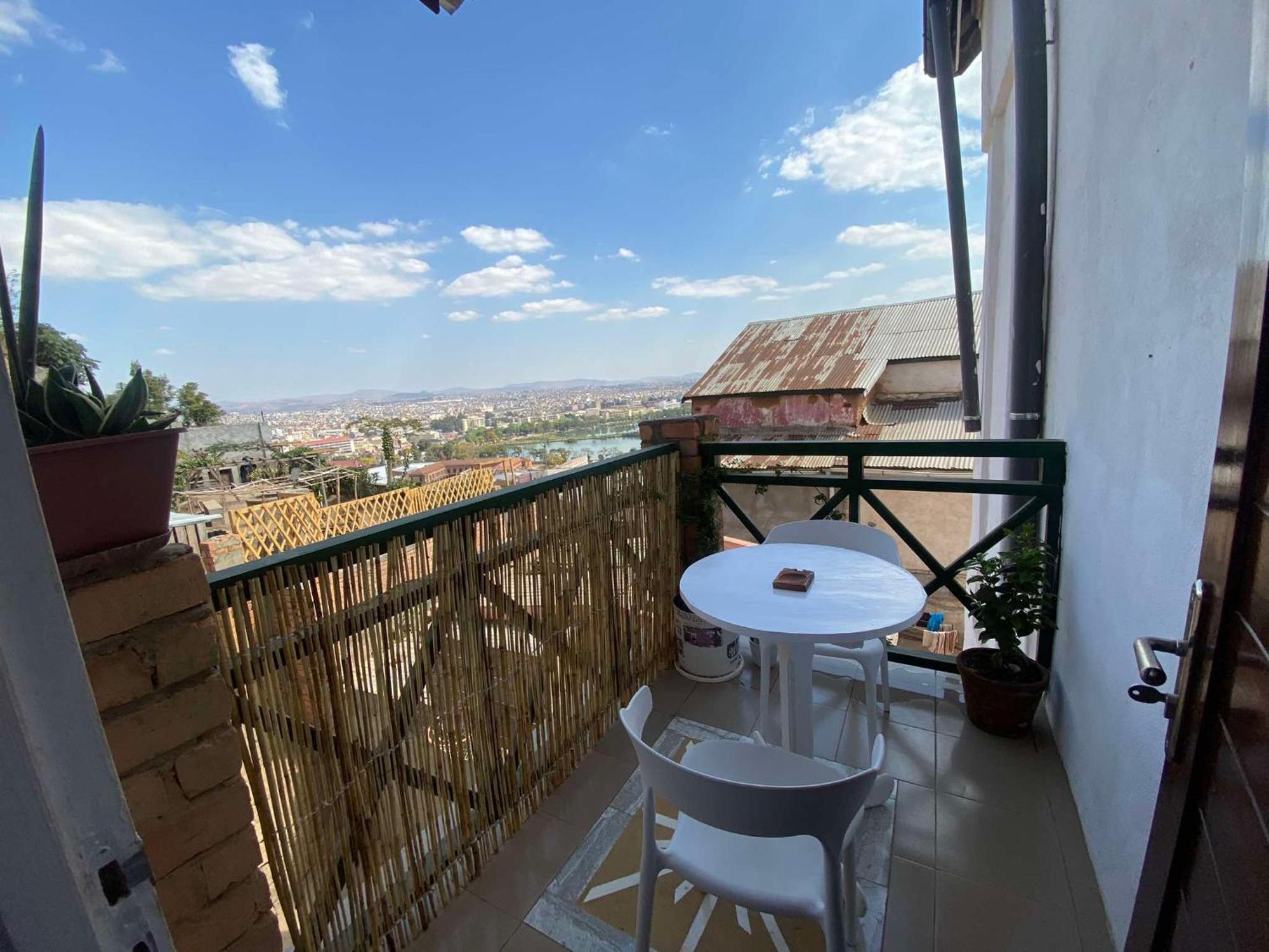 M'Serenity Guest House Антананариву Экстерьер фото